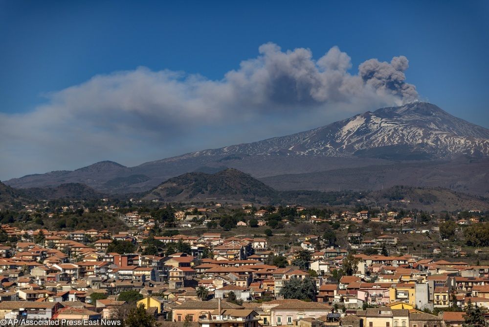 Kolejna erupcja Etny. Utrudnienia w lotach na Sycylię 