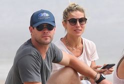 Chris Hemsworth pokazał się z żoną na plaży. Elsa Pataky skradła uwagę fotoreporterów