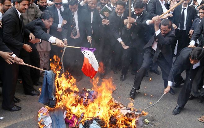 Co najmniej 5 ofiar śmiertelnych protestów przeciwko karykaturom Mahometa
