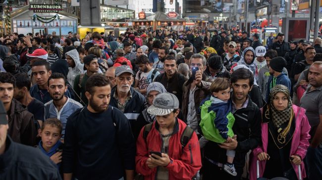 Niemcy zamkną granice dla imigrantów? Następczyni Merkel nie wyklucza takiego scenariusza