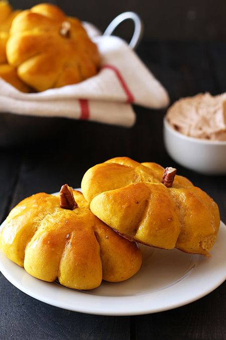 Pumpkin Bread Rolls with Cinnamon Butter