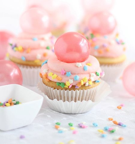 Bubble Gum Frosting Cupcakes