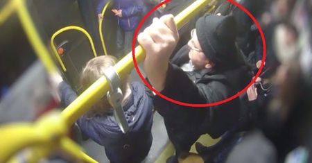 Kierowca miejskiego autobusu obronił nastolatka