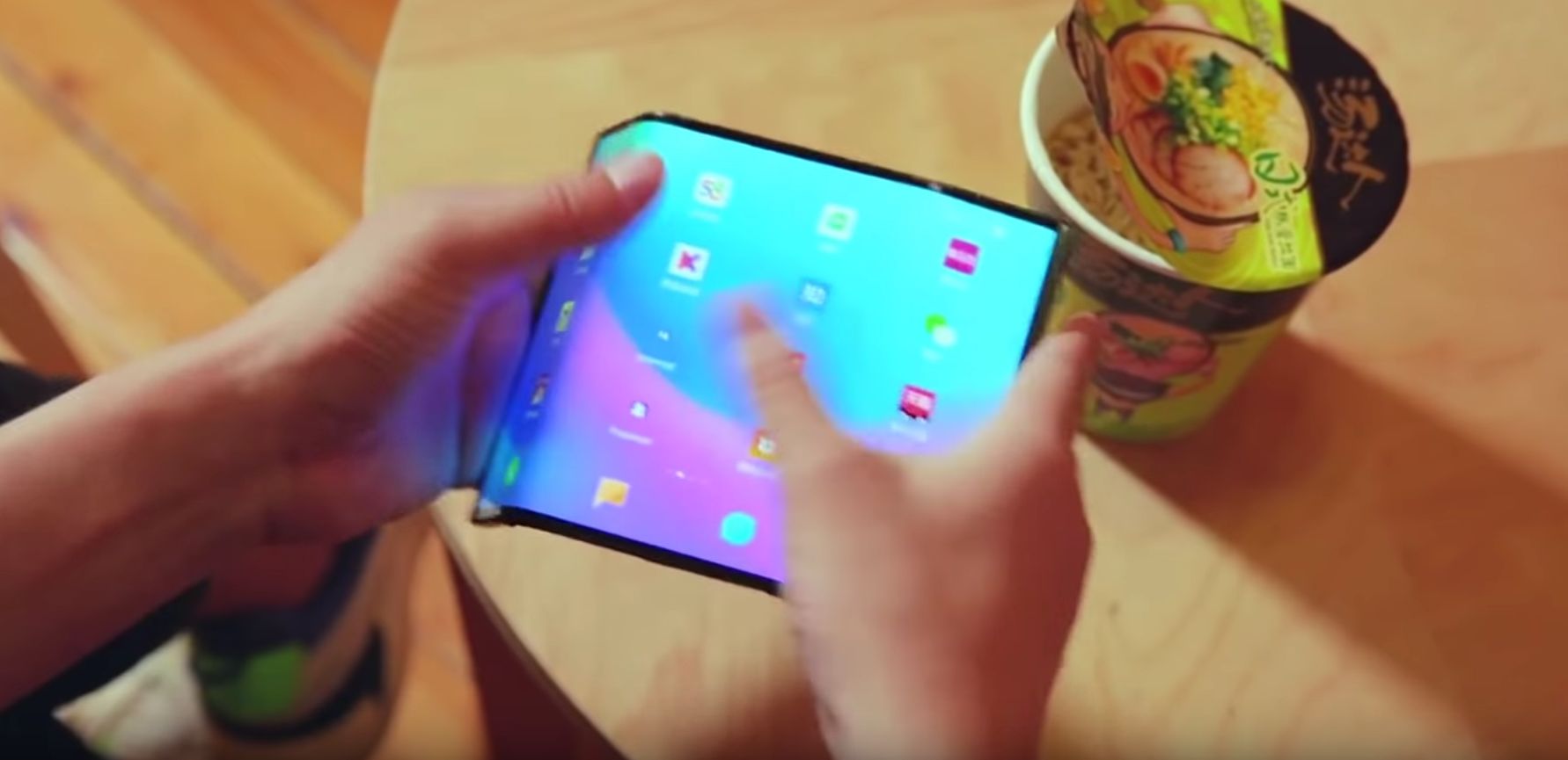 Xiaomi Mi Fold podczas składania