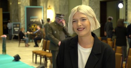 Daria Zawiałow nagrała cover przeboju Haliny Frąckowiak „Serca gwiazd”
