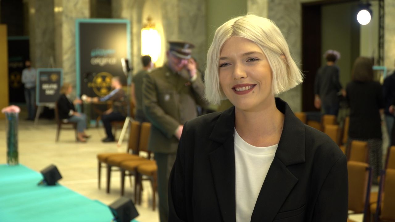 Daria Zawiałow nagrała cover przeboju Haliny Frąckowiak „Serca gwiazd”