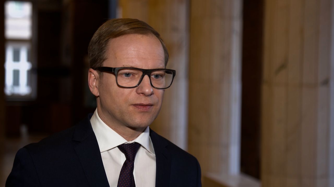 Maciej Stuhr: W drugim sezonie „Szadzi” pojawi się niezwykle ważna kobieta dla mojego bohatera