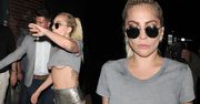Lady Gaga w za krótkim topie. Jeden ruch i wpadka gotowa