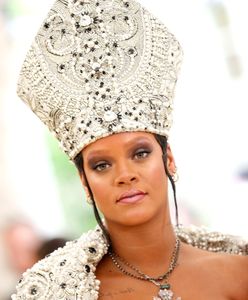 Najbardziej obrazoburczy strój Met Gali? Rihanna jak papież
