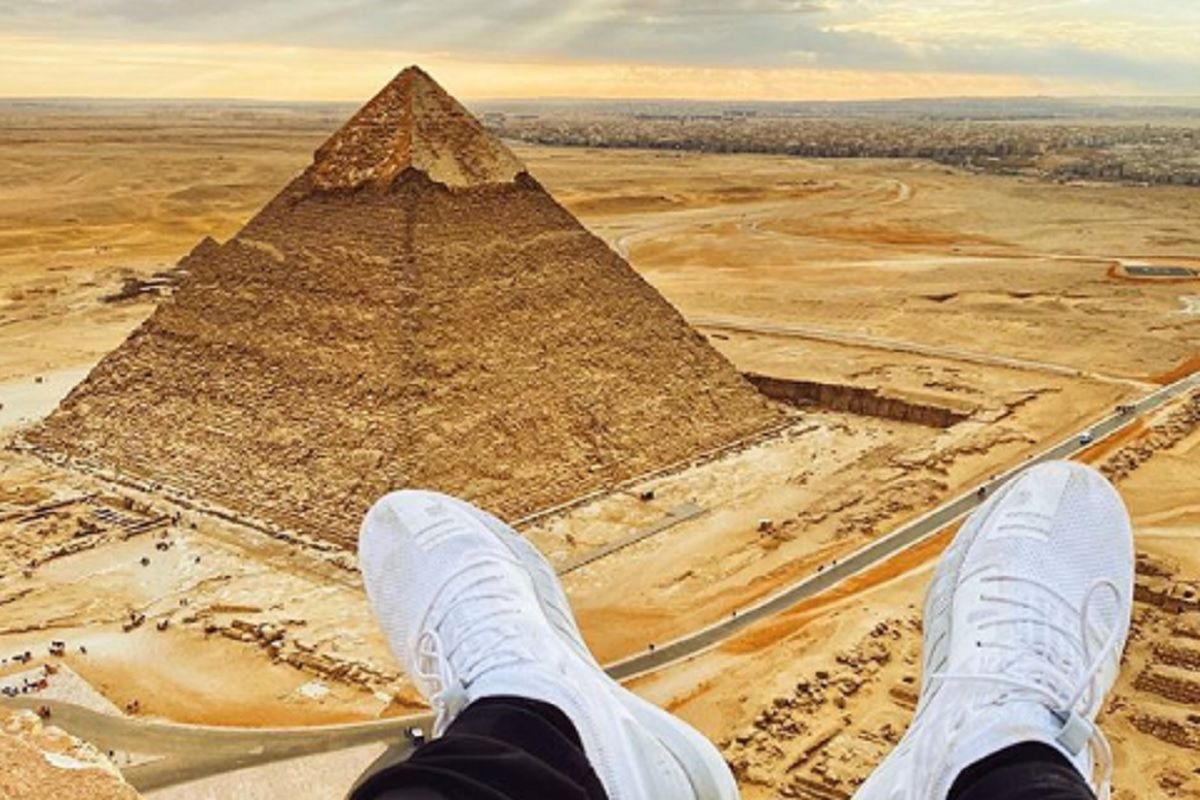 Słynny influencer zrobił sobie zdjęcie na piramidzie. Trafił do więzienia
