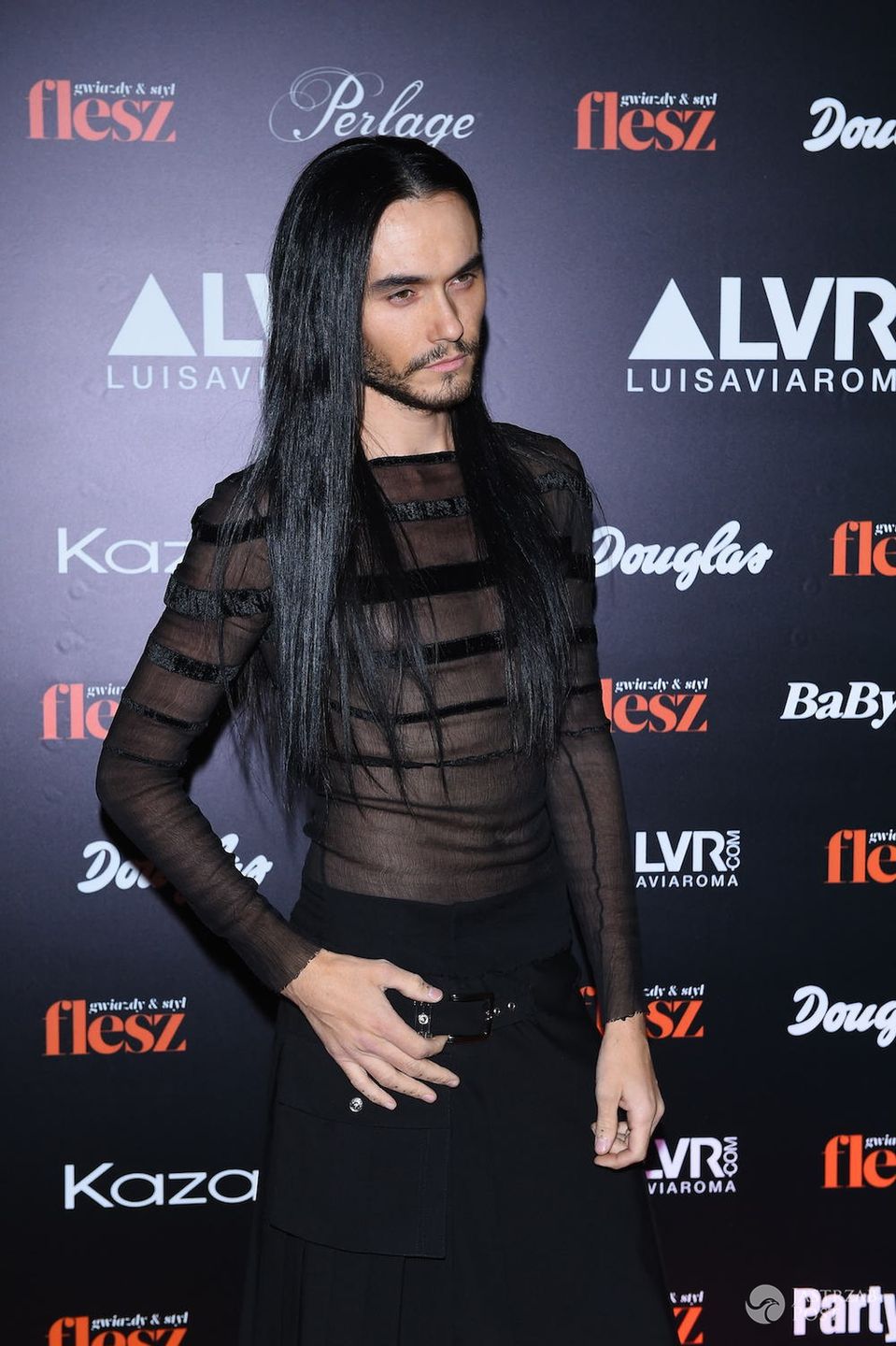 Kajetan Góra w spódnicy na Flesz Fashion Night 2015