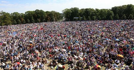 Ks. Żmudziński: śpiewamy "Nie lękajcie się" i "robimy w portki" na samą myśl o islamie