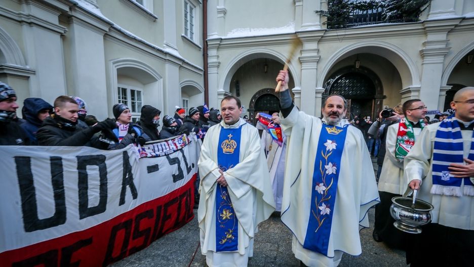 Podczas patriotycznej pielgrzymki kibiców doszło do awantur i rękoczynów