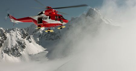 Tatry: Lawina w rejonie Rysów. Pod śniegiem uwięzione były trzy osoby. Jedna z nich jest nieprzytomna