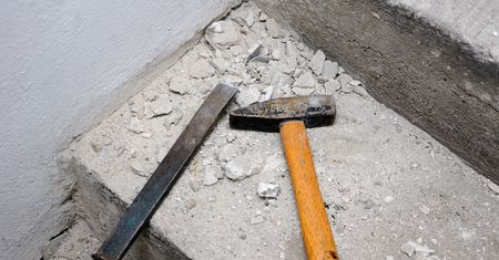 Ksiądz zalewa sąsiadów. Inspektorzy z Ełku: to samowola budowlana