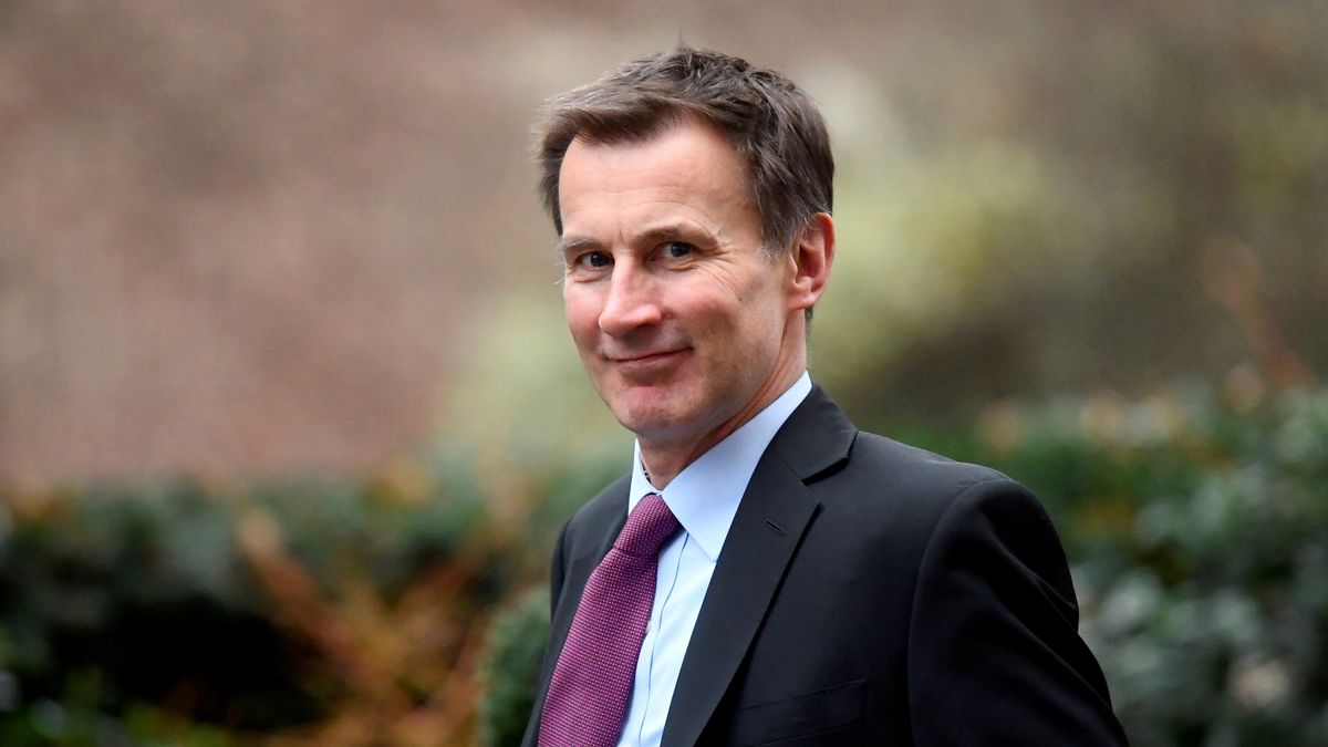 Minister spraw zagranicznych Jeremy Hunt podnosi ten sam ton, co premier Theresa May.