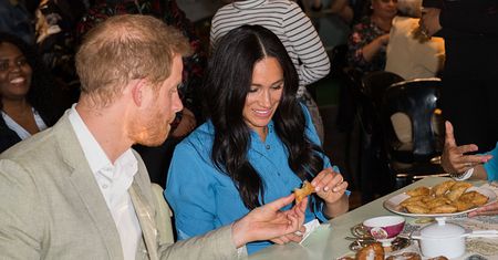 Księżna Meghan i książę Harry w Afryce. "Znaczenie gotowania" podczas smakowania lokalnej kuchni