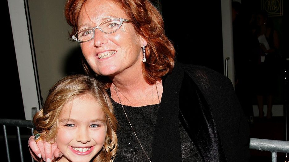 Saoirse Kennedy Hill z mamą w 2006 r.