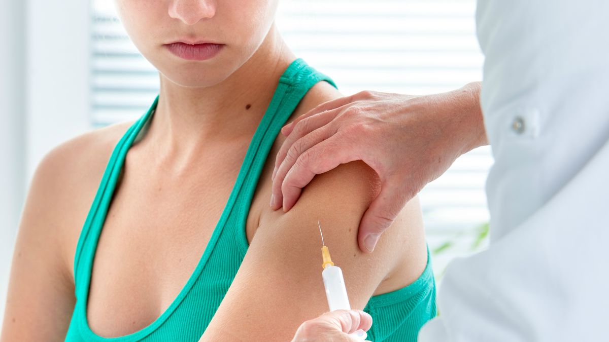 W Polsce koszt szczepionki na HPV to około 1000-1200 złotych. Nie jest refundowana.