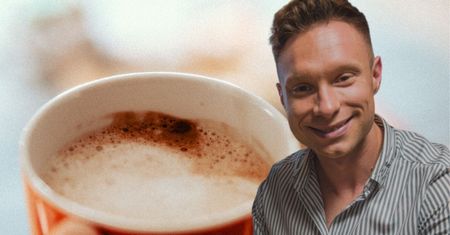 Czy kawa odwadnia? Michał Wrzosek nie ma wątpliwości i wskazuje 5 faktów na jej temat