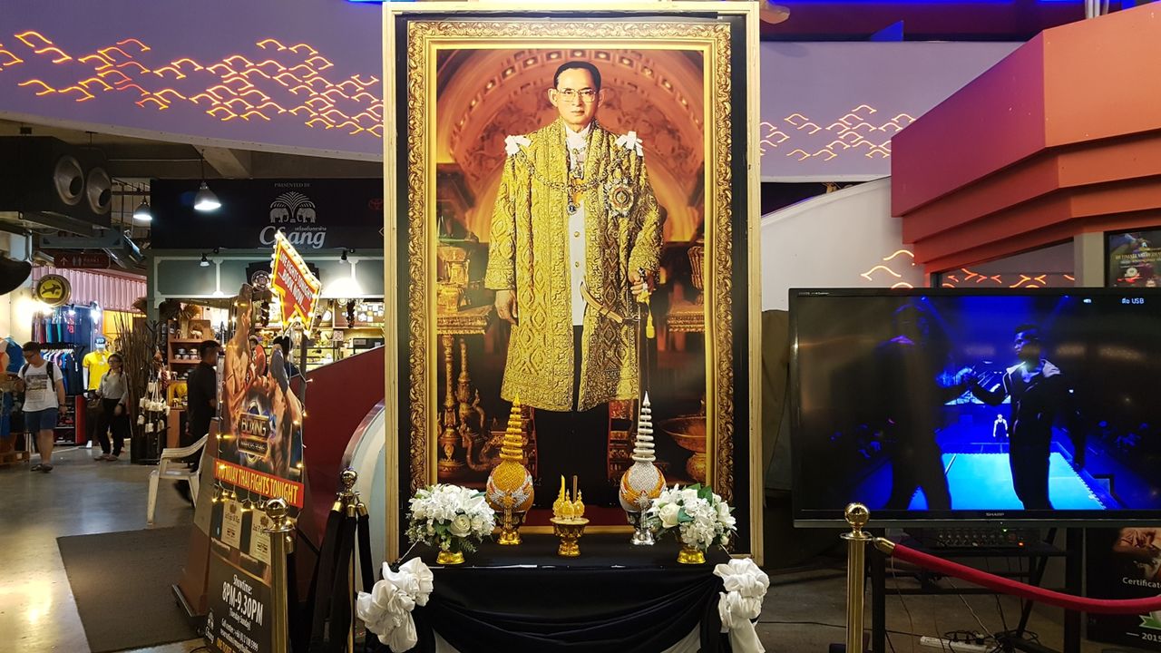 Tajski "Potomek Boga" – Król Rama IX