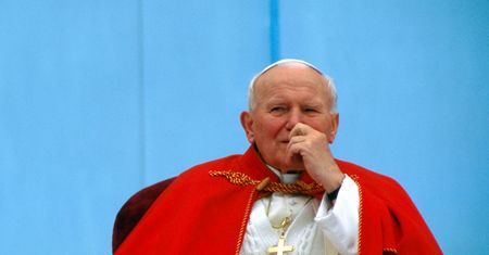 Bruncz: "Jest dzisiaj miejsce, w którym postać Jana Pawła II może być pocieszeniem dla ludzi" [OPINIA]