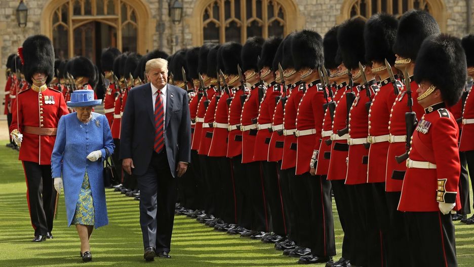 Donald Trump podczas spotkania z królową Elżbietą II