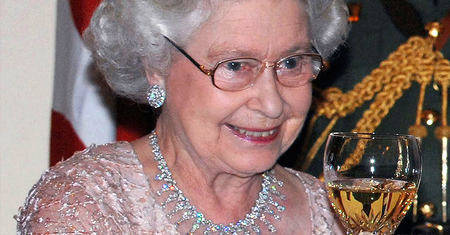 Wytworna impreza w pałacu Buckingham! Byli wszyscy - Karol z Camillą, Harry z Meghan, Kate z Williamem… Co tam się działo!