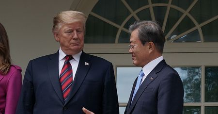 Koronawirus. Donald Trump prosi Koreę Południową o pomoc