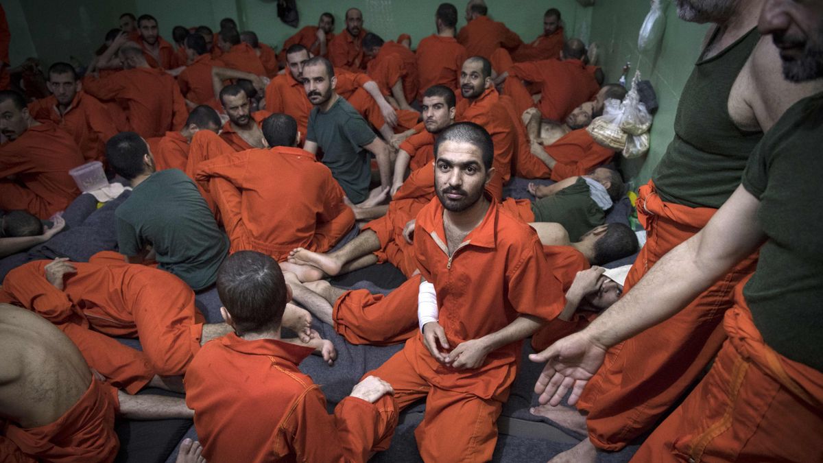 Bojownicy ISIS w więzieniu w Syrii