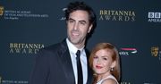 Sacha Baron Cohen. Isla Fisher pokazała, jak ćwiczył do roli w "Szpiegu"