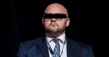 B. redaktor naczelny "Super Expressu" z zarzutem prowadzenia po pijanemu. Nie przyznaje się do winy