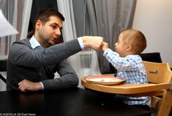 Patryk Jaki świętuje z synkiem Światowy Dzień Zespołu Downa. "Gdzie dzwonisz?"