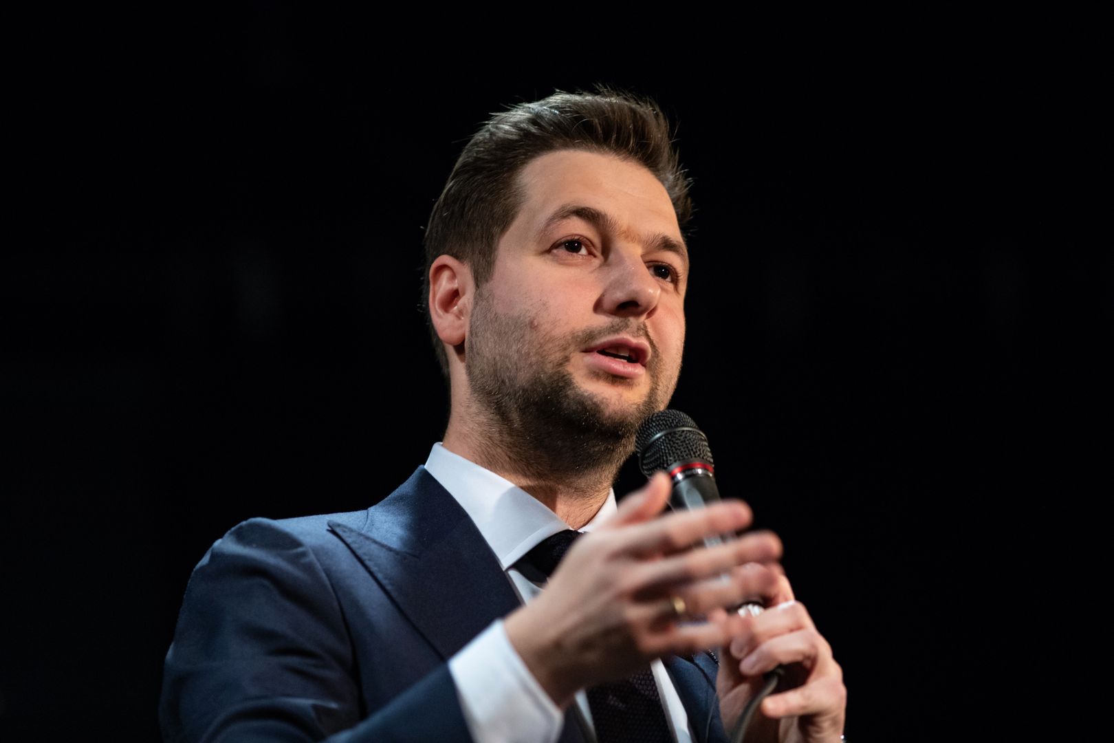 Patryk Jaki wygrywa w sondażu