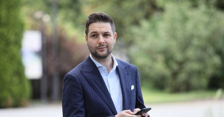 "Agitacja" TVP na rzecz Patryka Jakiego. PO zapowiada wniosek do PKW