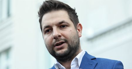 Patryk Jaki przeprasza za mema. Wykorzystano zdjęcie z pogrzebu Sebastiana Karpiniuka