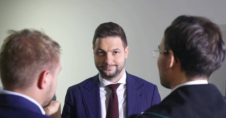 Jest pozew w trybie wyborczym dla Patryka Jakiego. "To fake news"