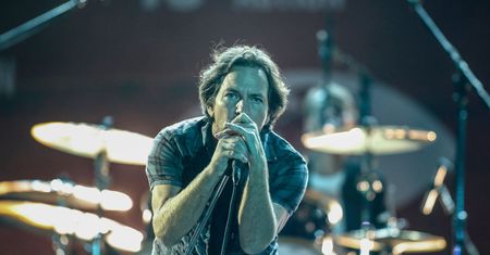 Wokalista Pearl Jam wspiera polskie kobiety. Pokazał ważny plakat