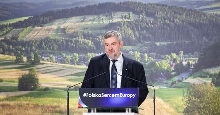 Susza uderza w rolnictwo. Minister Ardanowski: od sierpnia dofinansowanie nawadniania