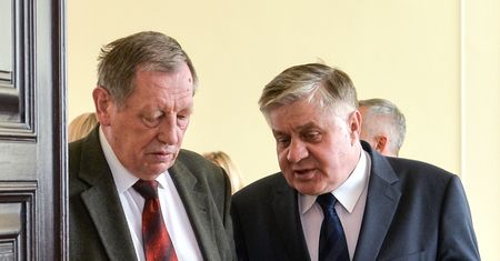 Tylko w WP. Wirus ASF postępuje, a ministrowie rolnictwa i środowiska zamiast z nim, walczą ze sobą