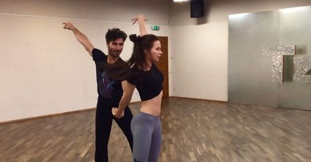 Natalia Szroeder w zmysłowej sambie na treningu "Tańca z gwiazdami". Wiedzieliście, że ma taką figurę?