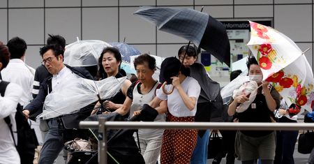 300 tys. osób ewakuowanych. Tajfun Jebi uderzył w Japonię