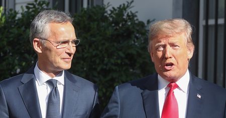 Donald Trump: Polska nie chce być zniewolona przez Rosję tak jak Niemcy. Burzliwy start szczytu NATO.