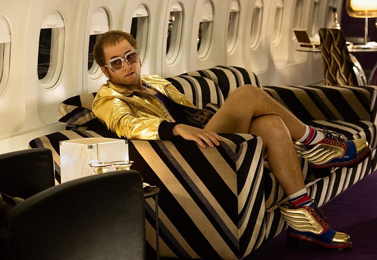 Przyrodni brat Eltona Johna skrytykował film "Rocketman". "Milion kilometrów od prawdy"