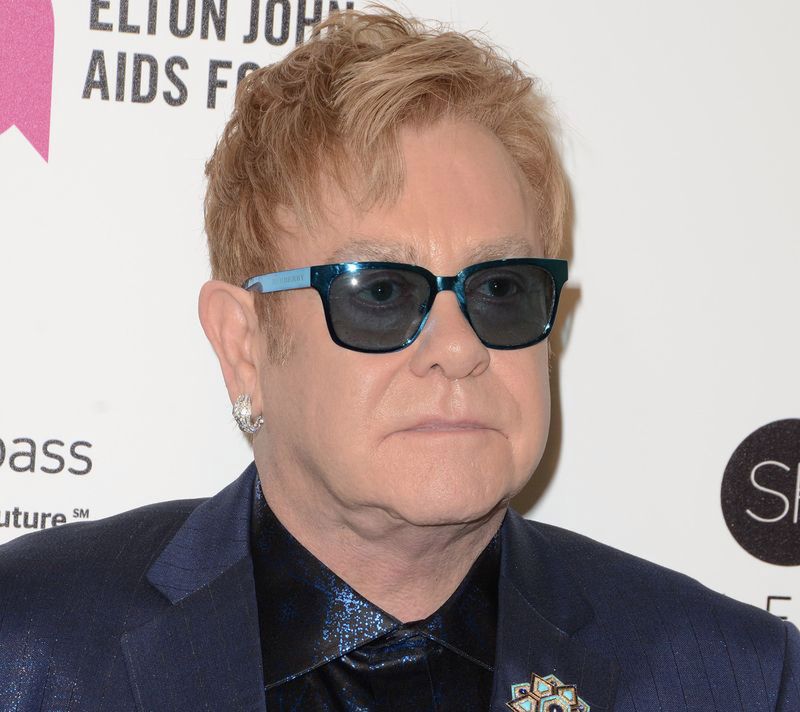 Elton John oskarżony o molestowanie seksualne