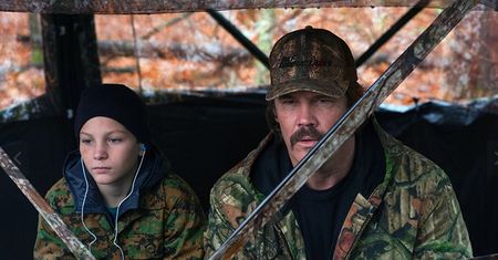 Krótka historia o wielu wątkach. "Polowanie z tatą" od Netflixa