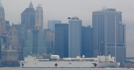 Koronawirus w USA. Gigantyczny szpital przypłynął do Nowego Jorku
