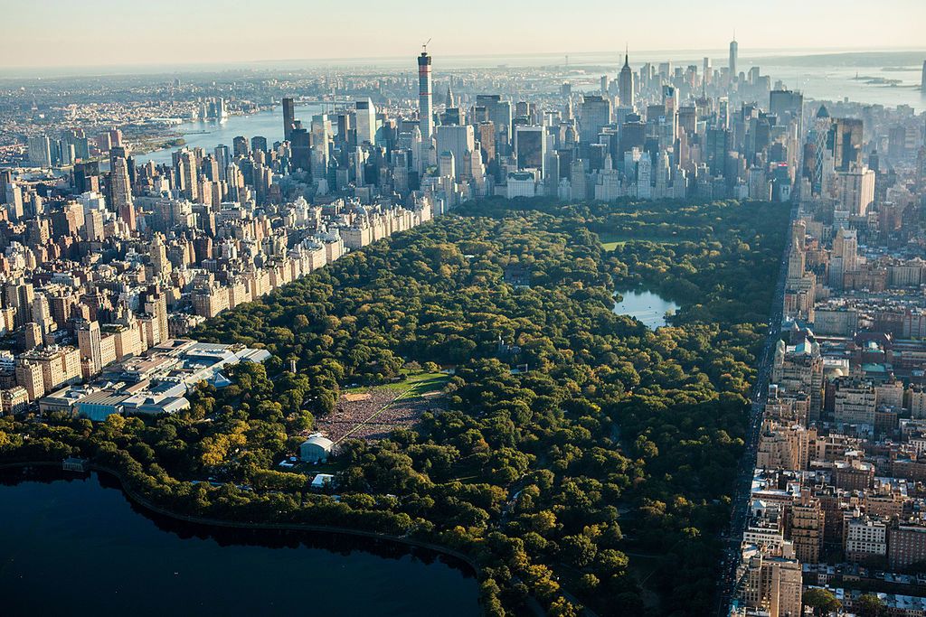 Central Park jest nowojorskim parkiem miejskim, będącym oazą zieleni. Położony jest w centrum Manhattanu