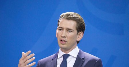 Kanclerz Austrii chce zawracać imigrantów do Afryki. "Trzeba zabezpieczyć granice"