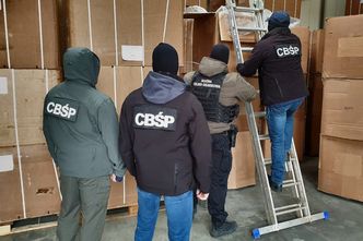 KAS i CBŚP przejęły warty 31 mln zł nielegalny tytoń. Do jego transportu potrzeba było sześciu tirów